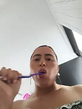 Snapshot of ALEJA__22 chatting on July 13, 7:38 pm ALEJA 22 online show from July 13, 7:38 pm