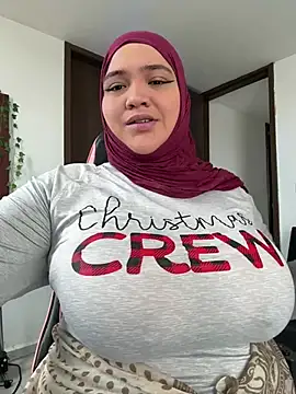 Snapshot of sweetmuslim01 chatting on March 2, 4:47 pm sweetmuslim01 online show from March 2, 4:47 pm