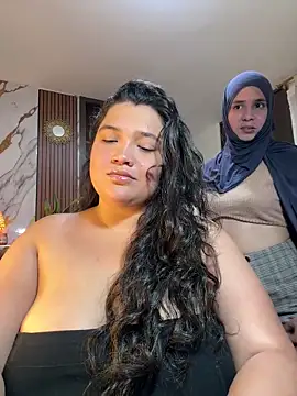 Snapshot of sweetmuslim01 chatting on April 18, 3:32 am sweetmuslim01 online show from April 18, 3:32 am