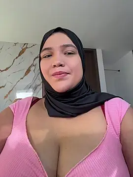 Snapshot of sweetmuslim01 chatting on April 23, 9:06 pm sweetmuslim01 online show from April 23, 9:06 pm