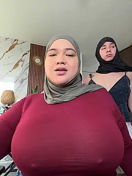 Snapshot of sweetmuslim01 chatting on May 3, 3:18 pm sweetmuslim01 online show from May 3, 3:18 pm