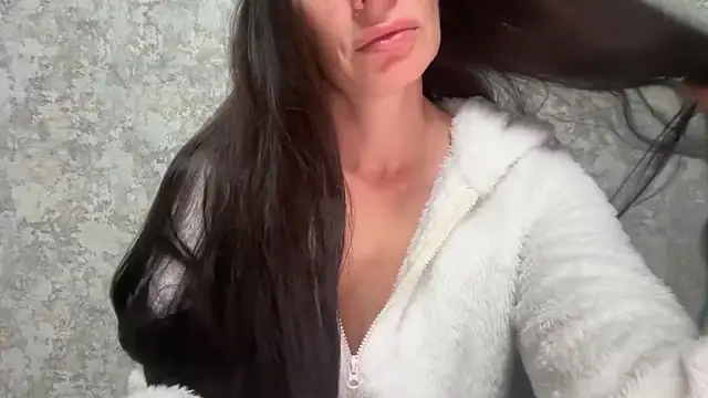 Snapshot of Angelinaa19 chatting on April 22, 7:37 pm Angelinaa19 online show from April 22, 7:37 pm