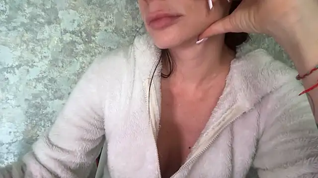 Snapshot of Angelinaa19 chatting on April 25, 1:41 pm Angelinaa19 online show from April 25, 1:41 pm