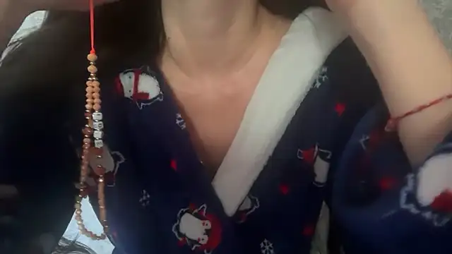 Snapshot of Angelinaa19 chatting on May 2, 8:52 am Angelinaa19 online show from May 2, 8:52 am