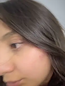 Snapshot of LilyGarcia chatting on May 28, 5:05 am LilyGarcia online show from May 28, 5:05 am