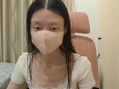 Snapshot of Lil-Cherries chatting on February 6, 1:36 pm Lil-Cherries online show from February 6, 1:36 pm