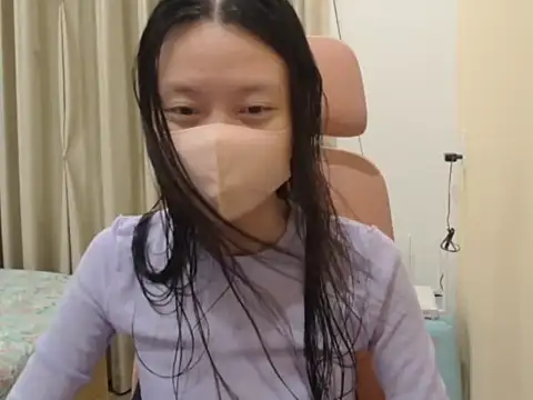 Lil-Cherries online show from March 3, 5:19 pm