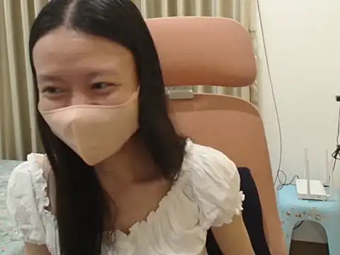 Lil-Cherries online show from March 10, 1:16 pm