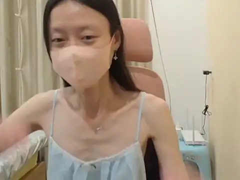 Lil-Cherries online show from April 6, 4:52 pm