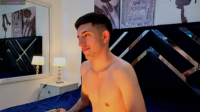 Un Sluttyy online show from April 15, 11:17 am