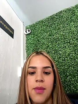 Snapshot of Sara__Secret chatting on November 7, 5:35 pm Sara Secret online show from November 7, 5:35 pm