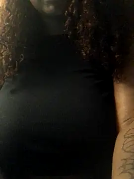 Snapshot of Fxncymuse chatting on November 15, 11:21 pm Fxncymuse online show from November 15, 11:21 pm