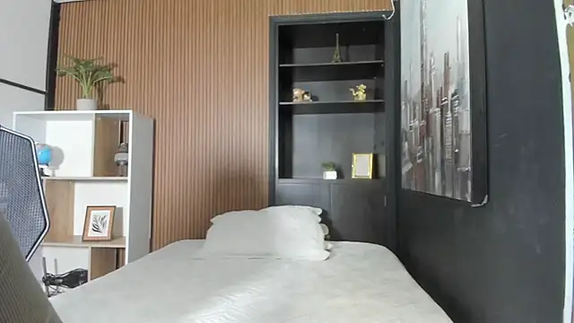 ZarinaWynne online show from March 30, 5:03 pm