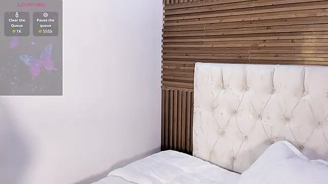 ZarinaWynne online show from April 19, 6:10 pm