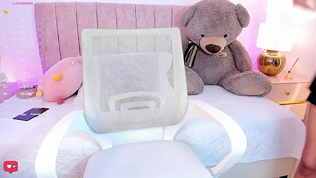 nia20  online show from February 2, 7:23 pm