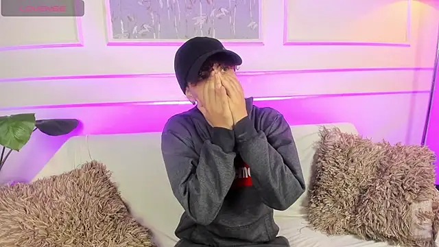 AliceMadnes online show from March 23, 1:37 pm