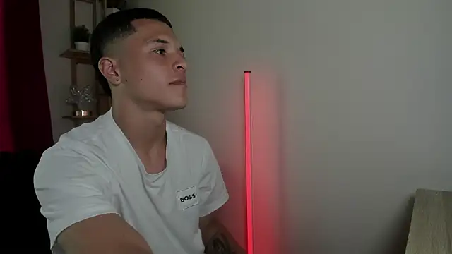 Snapshot of damian_vega13 chatting on November 7, 5:57 pm damian vega13 online show from November 7, 5:57 pm