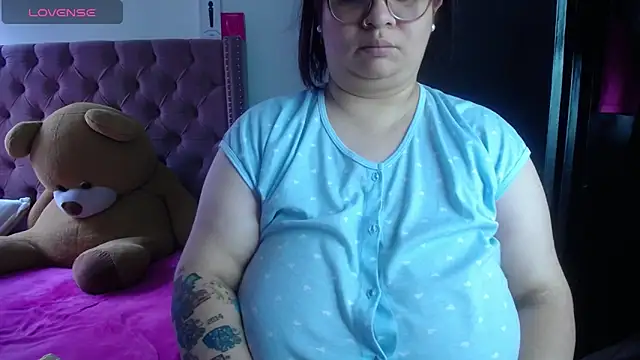 Snapshot of kattybbwbigboobs_ chatting on June 17, 8:21 pm kattybbwbigboobs online show from June 17, 8:21 pm