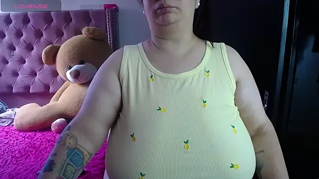 Snapshot of kattybbwbigboobs_ chatting on June 28, 6:03 pm kattybbwbigboobs online show from June 28, 6:03 pm