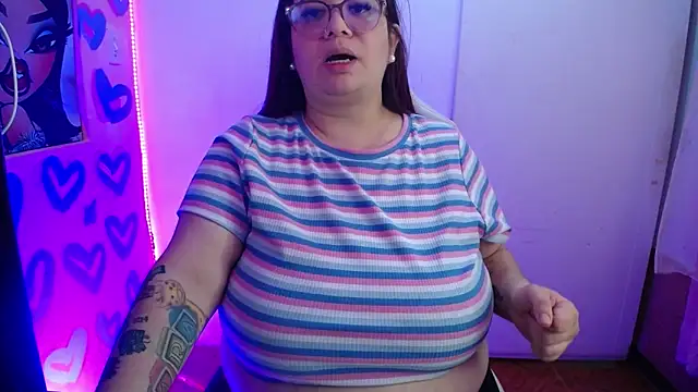 Snapshot of kattybbwbigboobs_ chatting on July 15, 10:04 pm kattybbwbigboobs online show from July 15, 10:04 pm