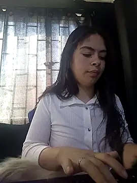 Snapshot of emilygrooe chatting on February 10, 2:21 pm emilygrooe online show from February 10, 2:21 pm