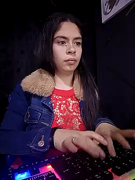 Snapshot of emilygrooe chatting on February 20, 12:07 am emilygrooe online show from February 20, 12:07 am