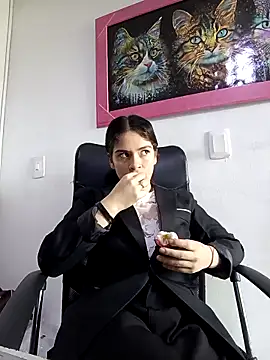 Snapshot of emilygrooe chatting on February 26, 7:13 pm emilygrooe online show from February 26, 7:13 pm