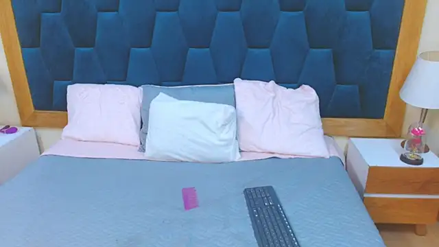 morrigan luxus2 online show from January 31, 7:11 pm