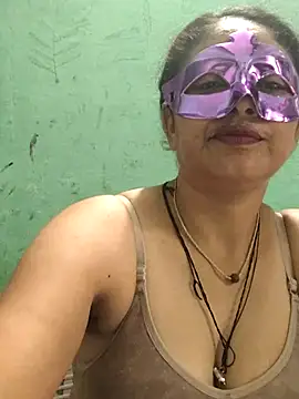 Snapshot of Piya_Bakshi chatting on May 12, 8:00 am Piya Bakshi online show from May 12, 8:00 am