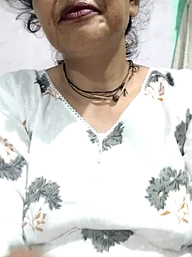 Snapshot of Piya_Bakshi chatting on May 16, 5:56 pm Piya Bakshi online show from May 16, 5:56 pm