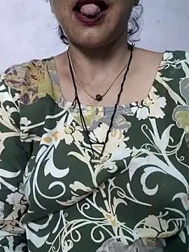 Snapshot of Piya_Bakshi chatting on May 18, 10:21 am Piya Bakshi online show from May 18, 10:21 am
