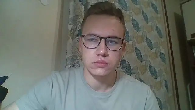 Snapshot of Yminoske chatting on November 7, 4:29 pm Yminoske online show from November 7, 4:29 pm