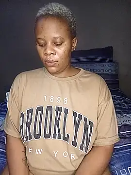 Snapshot of Emmylove-xr25 chatting on February 1, 8:29 pm Emmylove-xr25 online show from February 1, 8:29 pm