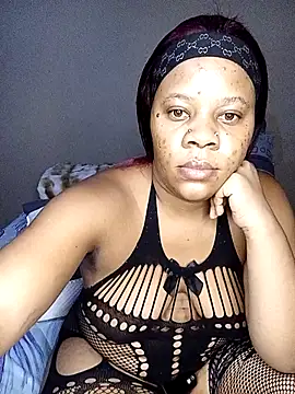 Snapshot of Emmylove-xr25 chatting on February 12, 7:53 pm Emmylove-xr25 online show from February 12, 7:53 pm