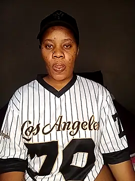 Snapshot of Emmylove-xr25 chatting on February 15, 7:10 pm Emmylove-xr25 online show from February 15, 7:10 pm