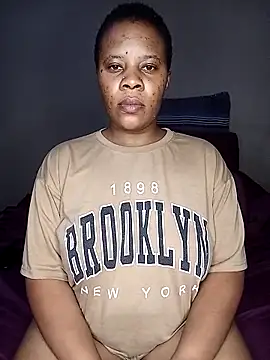 Snapshot of Emmylove-xr25 chatting on February 24, 9:35 pm Emmylove-xr25 online show from February 24, 9:35 pm