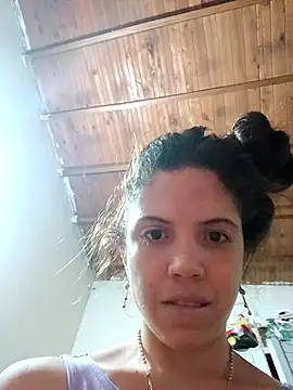 Snapshot of hincaVale090824 chatting on November 8, 12:22 am hincaVale090824 online show from November 8, 12:22 am