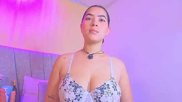 Snapshot of paulina__rose chatting on March 14, 5:51 pm paulina rose online show from March 14, 5:51 pm