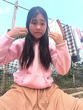 Snapshot of Lynly_k2 chatting on January 18, 3:43 am Lynly k2 online show from January 18, 3:43 am