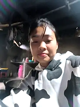 Snapshot of Lynly_k2 chatting on February 9, 7:23 am Lynly k2 online show from February 9, 7:23 am