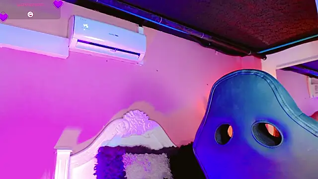 Snapshot of AnnaRouseQueen chatting on February 2, 8:29 pm AnnaRouseQueen online show from February 2, 8:29 pm