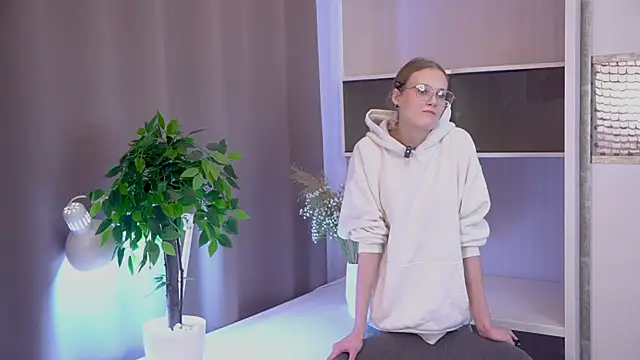 Snapshot of LilianGlenna chatting on November 9, 3:38 am LilianGlenna online show from November 9, 3:38 am