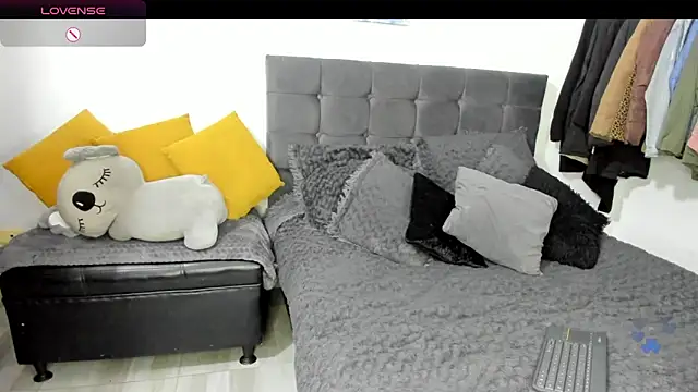 ariannawil online show from March 1, 10:56 pm