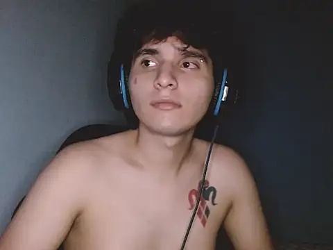 Snapshot of suggarboy03 chatting on November 9, 2:43 am suggarboy03 online show from November 9, 2:43 am