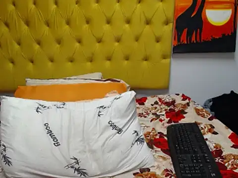 Snapshot of JuiceLips88 chatting on June 24, 3:22 pm JuiceLips88 online show from June 24, 3:22 pm