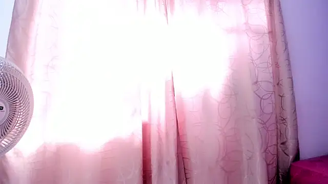 lolasweett  online show from November 22, 1:43 pm