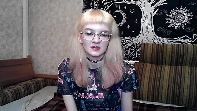 Snapshot of LixLee chatting on November 13, 9:25 pm LixLee online show from November 13, 9:25 pm