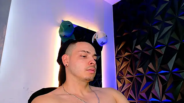 Snapshot of Maxwell_Dupont chatting on November 11, 9:48 pm Maxwell Dupont online show from November 11, 9:48 pm