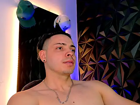 Snapshot of Maxwell_Dupont chatting on November 12, 9:47 pm Maxwell Dupont online show from November 12, 9:47 pm