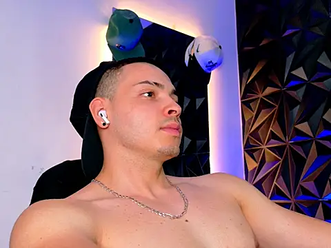 Snapshot of Maxwell_Dupont chatting on November 15, 10:48 pm Maxwell Dupont online show from November 15, 10:48 pm